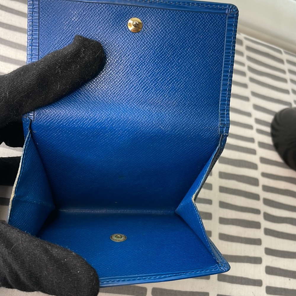 Louis Vuitton Blue Epi Snap close bi fold wallet in great vintage condition - Picture 13 of 15